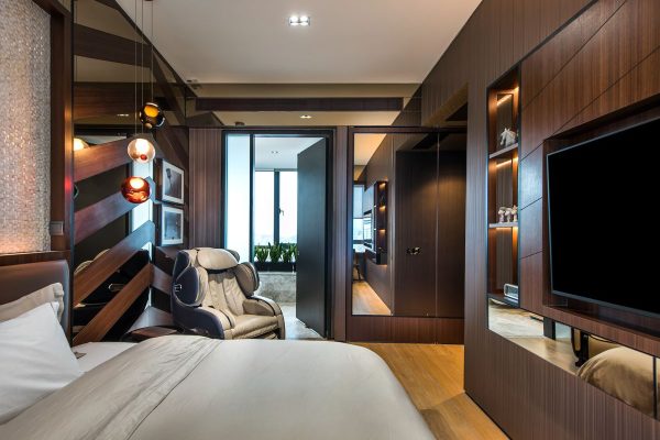 OUE Twin Peak by NIcky Haw and Carlesa Boo